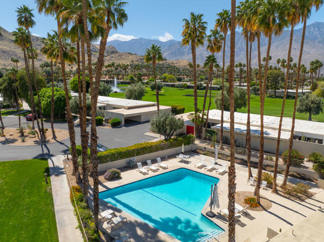 26 Lakeview Circle, Palm Springs CA: https://media.crmls.org/mediaz/4e8aee86-d735-4286-a3a4-1fbfea280842.jpg