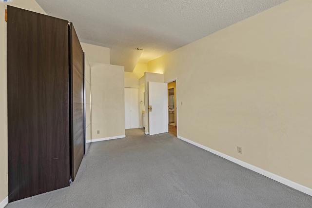 136 Hackamore Ln, Fremont CA: https://media.crmls.org/mediaz/4e8b69a5-bc43-46bd-bf64-e6bb5b205a5a.jpg