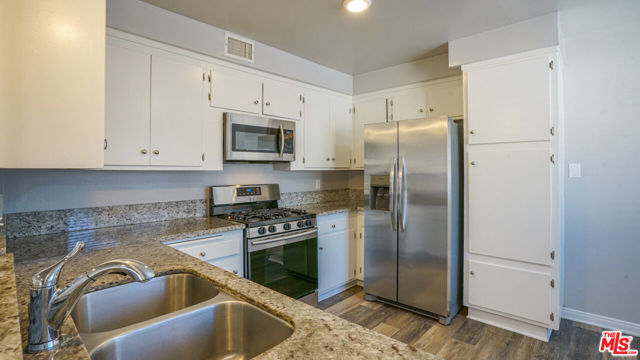 3459 Montrose Avenue photo 5