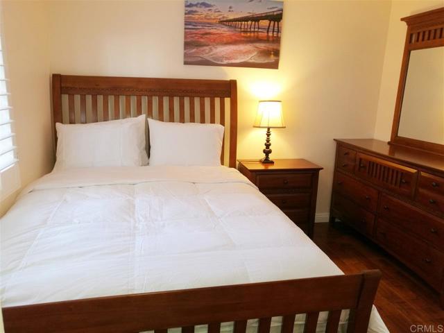 4251 Sturgeon Ct, San Diego CA: https://media.crmls.org/mediaz/4e8c040c-b51a-48dd-ba28-3e93911e5651.jpg