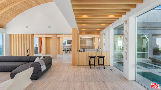 24572 Malibu Road, Malibu CA: https://media.crmls.org/mediaz/4e8c17f8-3b09-41b8-8dfc-befc1a81a041.jpg