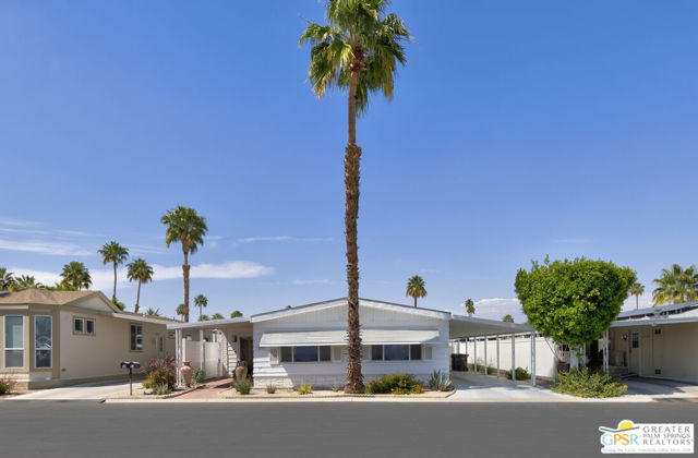 210 Coyote Drive, Palm Springs CA: https://media.crmls.org/mediaz/4e8c7e8b-1396-4607-a52c-0b7b95e47d22.jpg