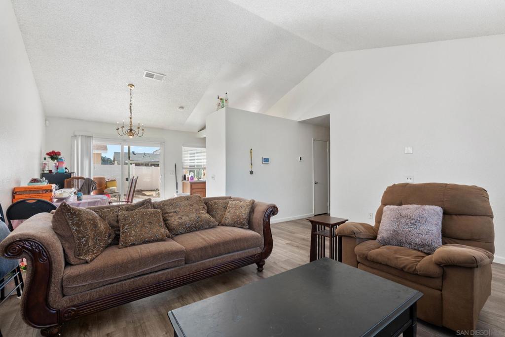 MLS #250024356SD img 28