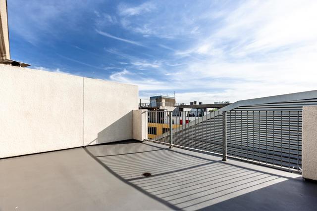 311 Oak Street, Oakland CA: https://media.crmls.org/mediaz/4e8cf74c-d605-4f2b-949b-69ca0f3e11da.jpg