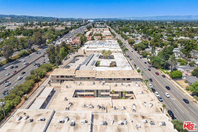 17340 Burbank Boulevard, Encino CA: https://media.crmls.org/mediaz/4e8d1625-dddf-4d67-b973-5f859a46cabf.jpg