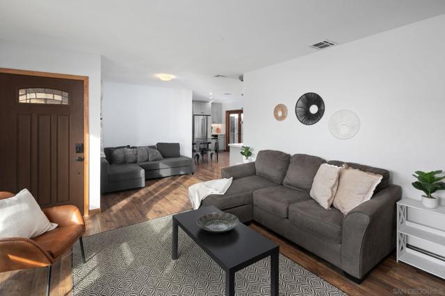 4407 Dakota Drive, San Diego CA: https://media.crmls.org/mediaz/4e8d4d82-943f-4d9c-b9cc-d79966fa2745.jpg