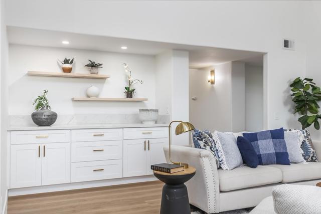 Detail Gallery Image 13 of 57 For 5166 via Portola, Oceanside,  CA 92057 - 4 Beds | 3 Baths