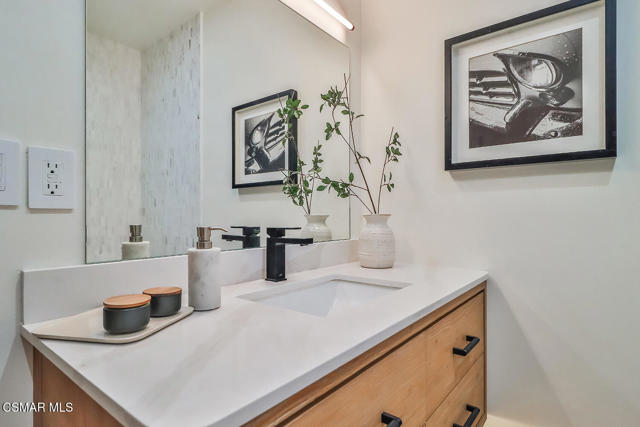 514 W Washington Boulevard, Pasadena CA: https://media.crmls.org/mediaz/4e8ea1c6-9a69-4a8f-999f-886202a6ebe0.jpg