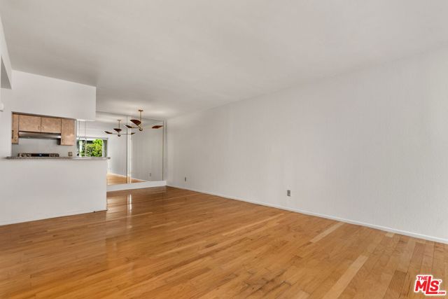 8530 Holloway Drive, 309 photo 2
