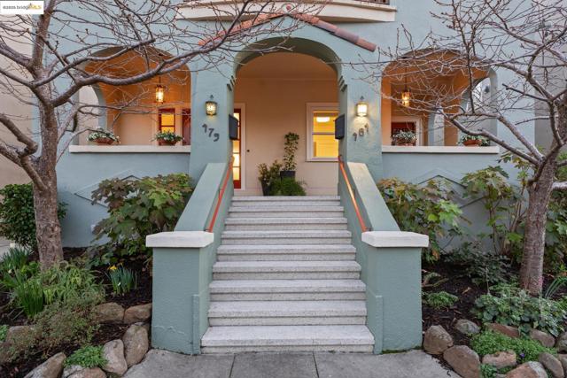 479 41st St, Oakland CA: https://media.crmls.org/mediaz/4e8ed9da-8959-4b89-8123-956707892ccb.jpg