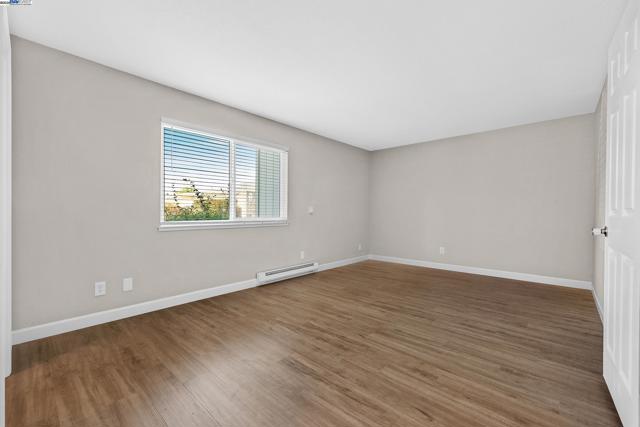 394 Caliente Dr, San Leandro CA: https://media.crmls.org/mediaz/4e8f3b0f-2a2f-4f93-a2c3-68e5e8769222.jpg