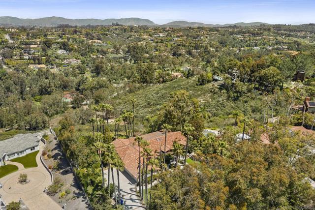 6518 Monte Fuego, Rancho Santa Fe CA: https://media.crmls.org/mediaz/4e8f4bff-8356-4faa-8dd9-dc5749617f0f.jpg