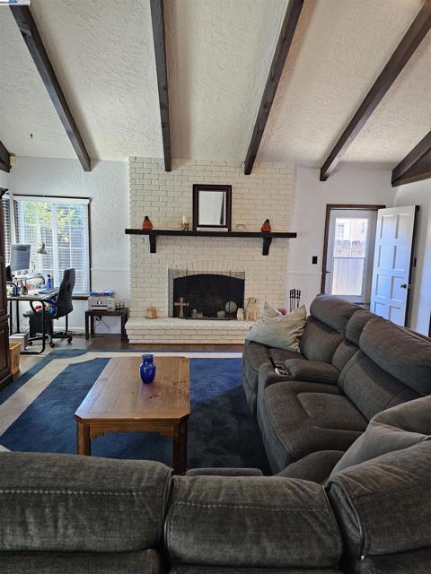 40575 Blacow Road, Fremont CA: https://media.crmls.org/mediaz/4e8fb8c5-9e9c-4d88-89c8-88592e9e3ec5.jpg
