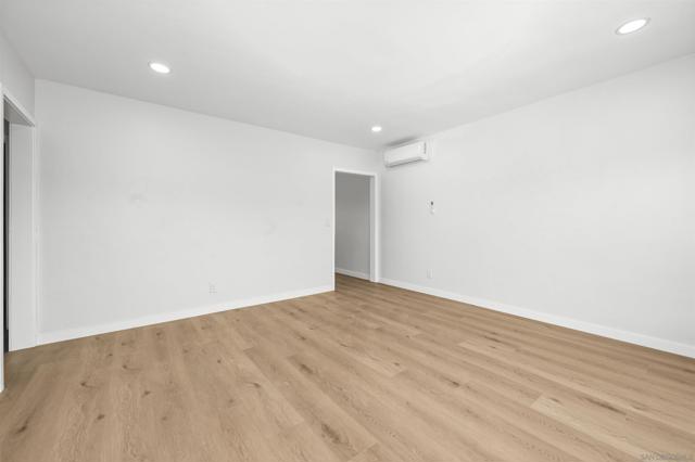 6979 81 Amherst, San Diego CA: https://media.crmls.org/mediaz/4e8fd7af-1309-4494-8c3e-ca129e626e52.jpg