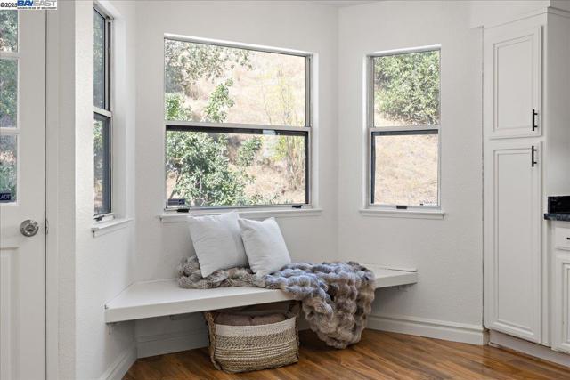 1218 Locust Dr, Vallejo CA: https://media.crmls.org/mediaz/4e8fe4dd-5c38-4943-8760-bcda6707c911.jpg