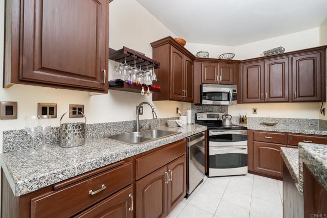 1185 Cedar Summit Drive, Ramona CA: https://media.crmls.org/mediaz/4e9000d7-9a26-4b01-9b4d-7e80887babfb.jpg