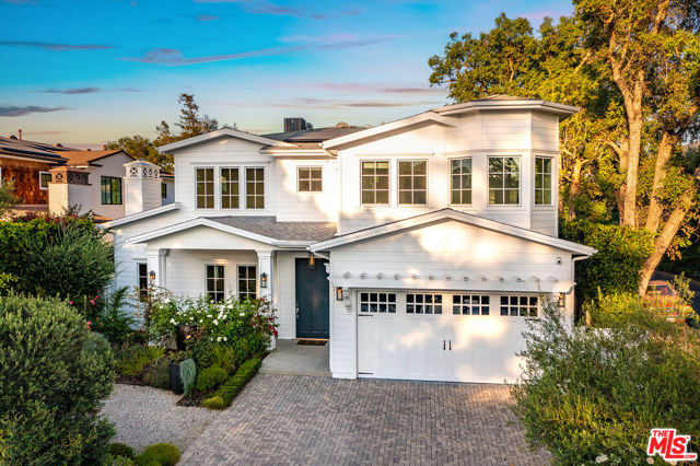 4402 Ledge Avenue, Toluca Lake CA: https://media.crmls.org/mediaz/4e9000f1-53d0-4b91-bd5c-51379c8d3e65.jpg