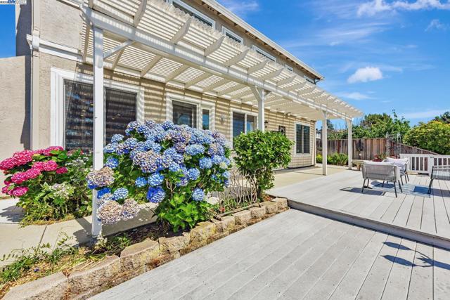 4069 Pergola CT, Castro Valley CA: https://media.crmls.org/mediaz/4e900d43-f36e-4985-b854-78c3a91c0fb5.jpg