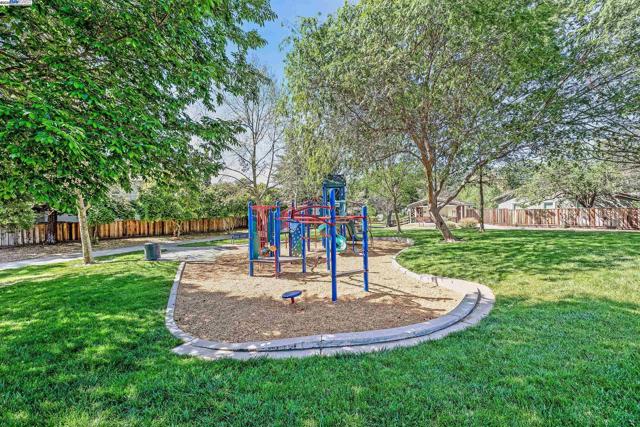3641 Shenandoah Ct, Pleasanton CA: https://media.crmls.org/mediaz/4e903905-4009-4aee-9c77-1f1e8a56ed7d.jpg