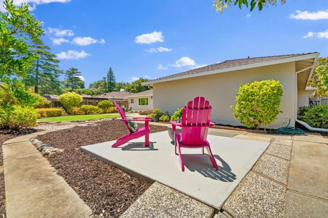 761 Woodstock Lane, Los Altos CA: https://media.crmls.org/mediaz/4e919d66-6990-49c0-a8ee-b2c763f35f46.jpg