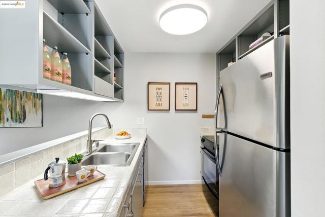 5321 Miles Ave, Oakland CA: https://media.crmls.org/mediaz/4e91d3da-bd94-43a0-823f-d39d98f69f18.jpg