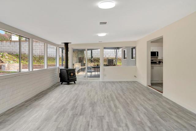 3943 Nereis Dr, La Mesa CA: https://media.crmls.org/mediaz/4e91e2fd-0c8b-4c46-8d70-2109531ed0c5.jpg