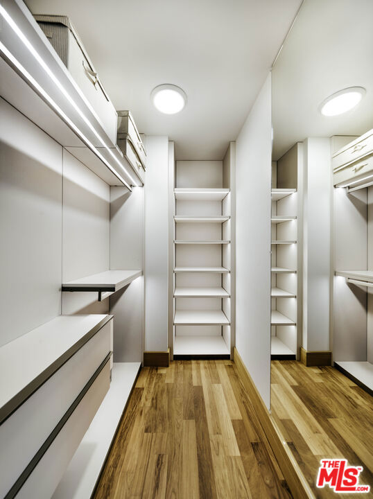 1 W Century Drive, Los Angeles CA: https://media.crmls.org/mediaz/4e922642-74cb-4cf8-97fb-4c2736a69653.jpg
