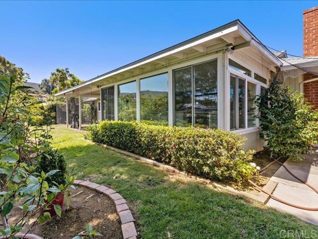 1051 La Reina, San Marcos CA: https://media.crmls.org/mediaz/4e923812-3e2e-443e-8008-80526e7b73b9.jpg