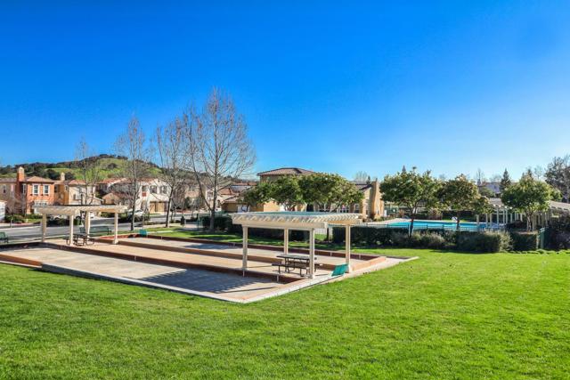 2555 Muirfield Way, Gilroy CA: https://media.crmls.org/mediaz/4e930e71-5d06-4733-88b9-d12edd9b6cc7.jpg