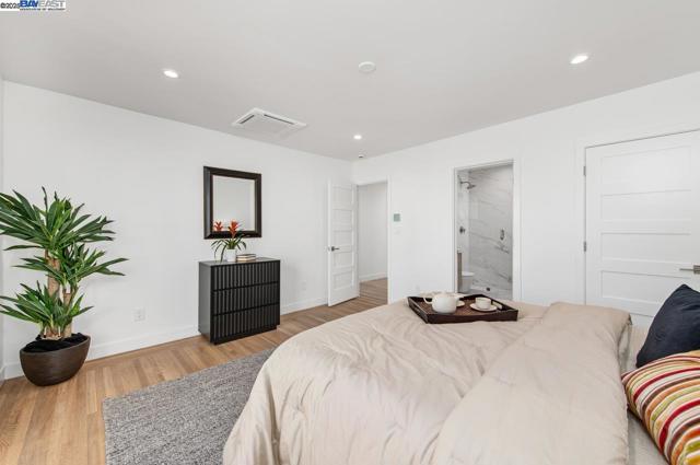 2356 15th St, San Francisco CA: https://media.crmls.org/mediaz/4e931b9e-935a-4694-9aae-ac24b012965b.jpg
