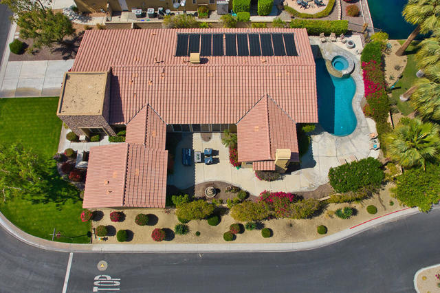 14 Via Santo Tomas Drive, Rancho Mirage CA: https://media.crmls.org/mediaz/4e9330f1-d5c7-48ec-8988-550f8659f143.jpg