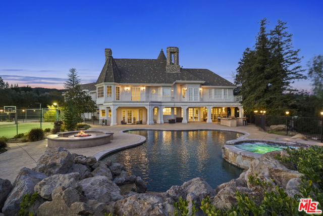 22510 La Quilla Drive, Chatsworth CA: https://media.crmls.org/mediaz/4e9335e7-ab7a-442a-9987-7f3ad21736f4.jpg