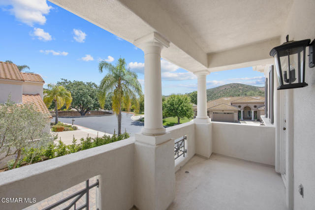 1615 Vista Oaks Way, Westlake Village CA: https://media.crmls.org/mediaz/4e93b0ed-fad0-4e58-a537-b93fd0ec6b1d.jpg