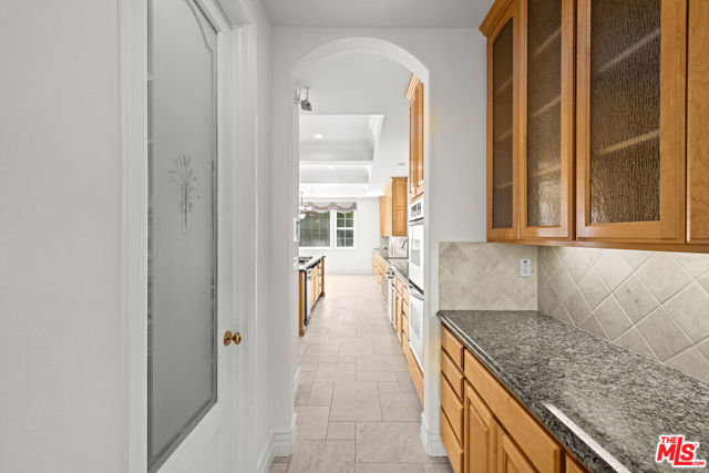 1756 Ruhland Avenue, Manhattan Beach CA: https://media.crmls.org/mediaz/4e93c5e4-9953-46ed-9d94-6ebb599c2a91.jpg