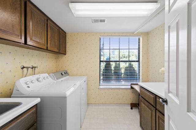 11027 Eastbrook Avenue, Los Altos CA: https://media.crmls.org/mediaz/4e94413a-79ce-4de5-ad91-ee6e769c1f96.jpg