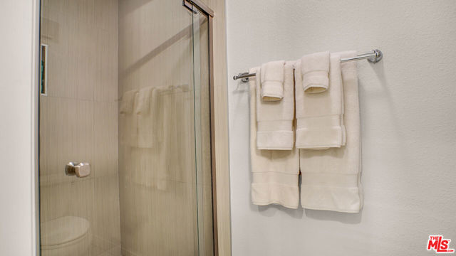 200 N Swall Drive, Beverly Hills CA: https://media.crmls.org/mediaz/4e944c68-365f-4b14-862b-f14ef9fb9241.jpg