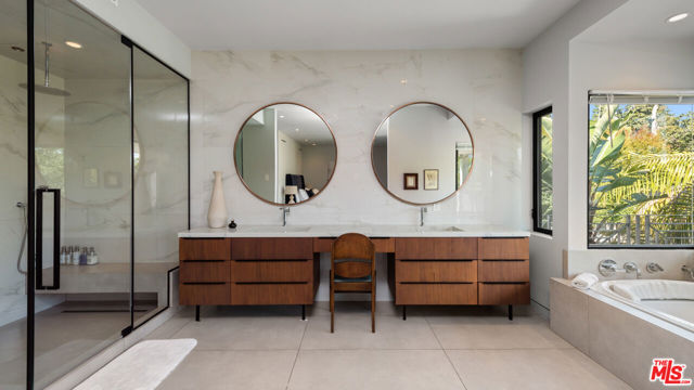 1724 N Sierra Bonita Avenue, Los Angeles CA: https://media.crmls.org/mediaz/4e94b8e1-67b2-4417-bb7d-5fe752714a3b.jpg