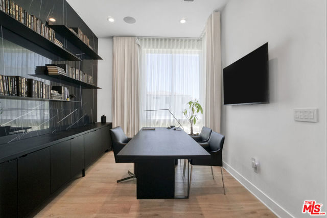 20472 W Windsor Lane, Porter Ranch CA: https://media.crmls.org/mediaz/4e94bf07-3758-4f01-bac2-007062d32b77.jpg