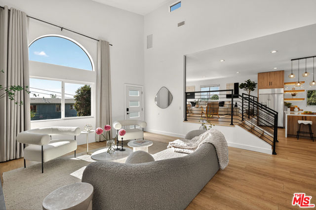 2603 Crestmoore Place, Los Angeles CA: https://media.crmls.org/mediaz/4e958d77-4055-4ae0-94b6-dac531eda504.jpg