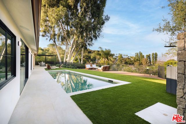 3620 Wrightwood Drive, Studio City CA: https://media.crmls.org/mediaz/4e95a13d-20b9-44ee-82f3-93ab3853858d.jpg