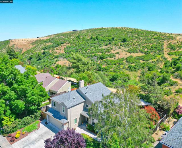594 Morning Glory Dr, Benicia CA: https://media.crmls.org/mediaz/4e965081-473d-4f83-9849-d38dbfb1ac75.jpg