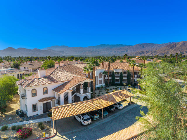 2701 Via Calderia, Palm Desert CA: https://media.crmls.org/mediaz/4e965e61-7146-4cb6-9e5f-48ded708f278.jpg