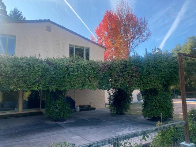 269 Selby Lane, Atherton CA: https://media.crmls.org/mediaz/4e968bc0-015e-4d2c-ba46-93bbeb853e98.jpg