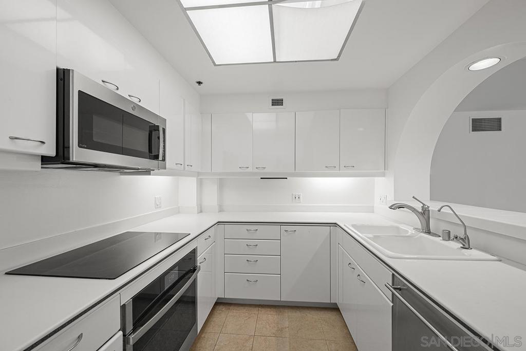 200 Harbor Drive - photo 16