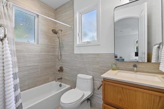 108 Grove Lane, Capitola CA: https://media.crmls.org/mediaz/4e97ab3b-edfa-4e7f-8a3e-aee96ce70ee8.jpg