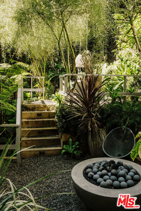 3319 Tareco Drive, Los Angeles CA: https://media.crmls.org/mediaz/4e981810-58e2-4161-8378-e0cf0fb425b8.jpg