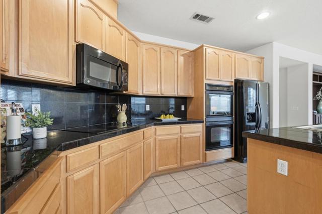 2405 Summerlin Drive, Modesto CA: https://media.crmls.org/mediaz/4e989ffc-5a83-4e39-b451-ff4f6354c9d9.jpg