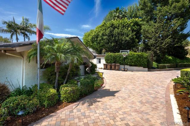 5553 Scenic View Dr, Yorba Linda CA: https://media.crmls.org/mediaz/4e98b606-00b1-4878-8ecb-95026ab72ebe.jpg