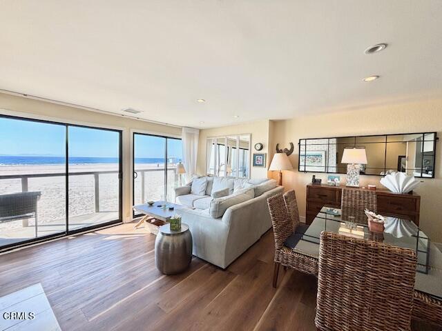 Detail Gallery Image 11 of 24 For 3949 Ocean Dr, Oxnard,  CA 93035 - 3 Beds | 2 Baths