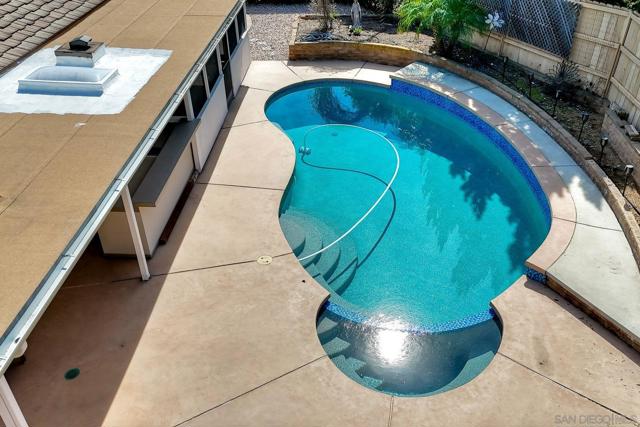 17240 Cuvee Ct, Poway CA: https://media.crmls.org/mediaz/4e9974cb-e62c-4504-b84e-43e057ac2620.jpg